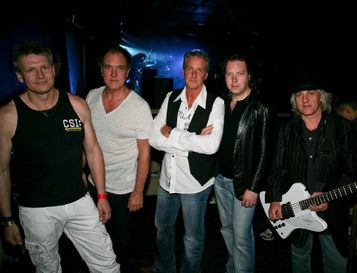 FM line-up - Cardiff 2010 copyright Marty Moffat